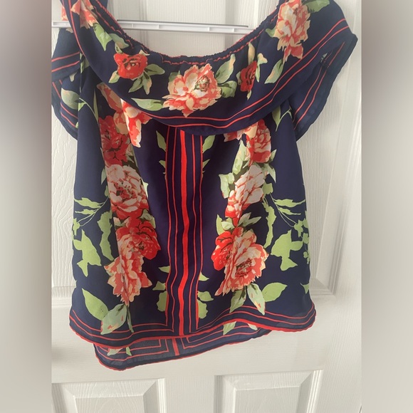 Off-The-Shoulder Floral Top - Picture 2 of 3